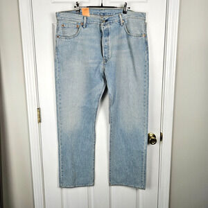 Levi's 501 NWT Button Fly Straight Leg Jeans Mens 40x30 Light Wash Denim Red Tab